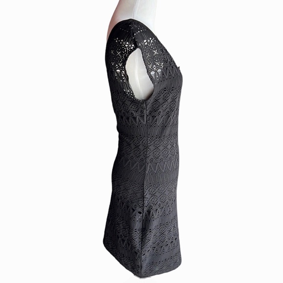 〰️ BeBe Short Sleeve Logo Dress 〰️ - Picture 5 of 7